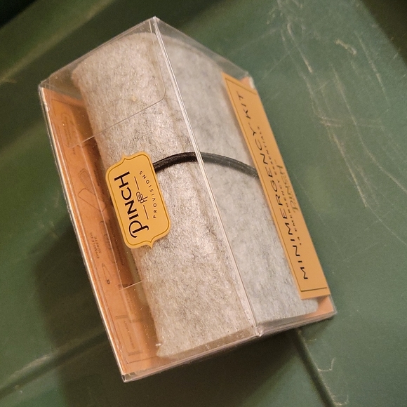 Minimergency Kit - Pouch for Emergency Essentials! - Picture 4 of 4